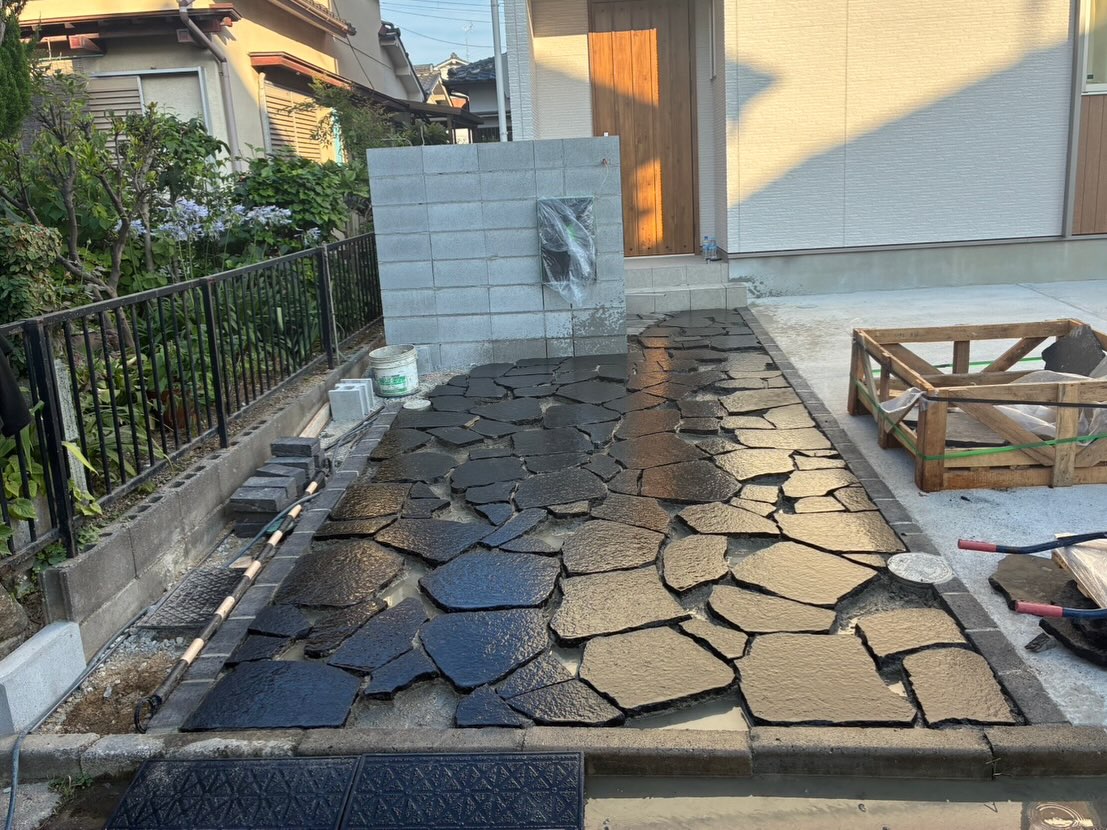 黒　石張り